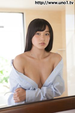 美女没有穿 任何衣服的图片